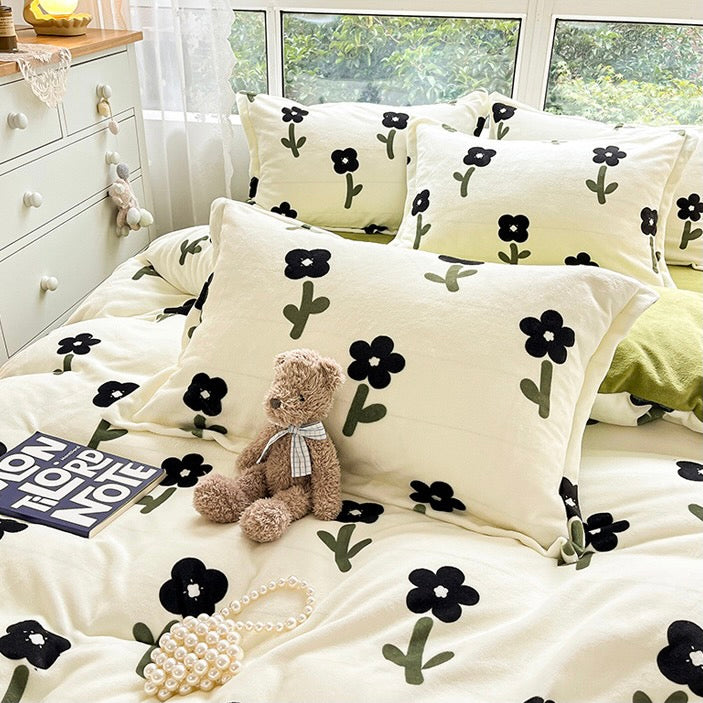 Plush Patterned Quilt Set