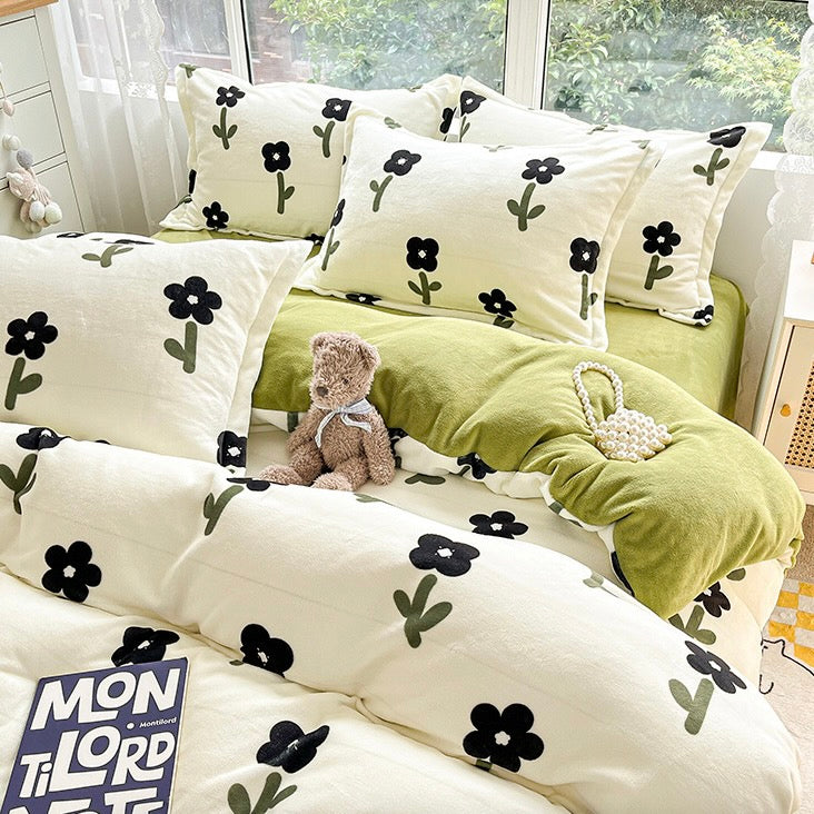 Plush Patterned Quilt Set