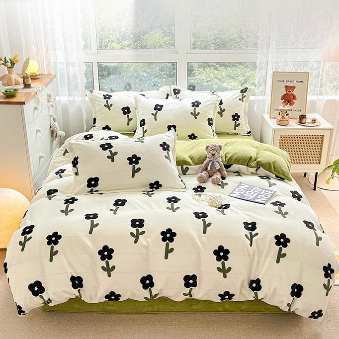 Plush Patterned Quilt Set